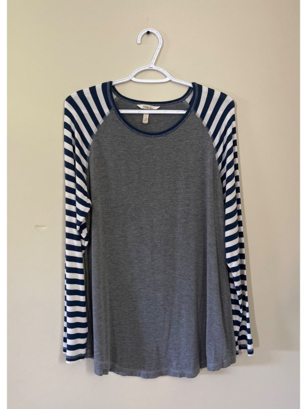 Matilda Jane Womens Large Blue White Striped Long Sleeve Raglan Shirt Gray Body